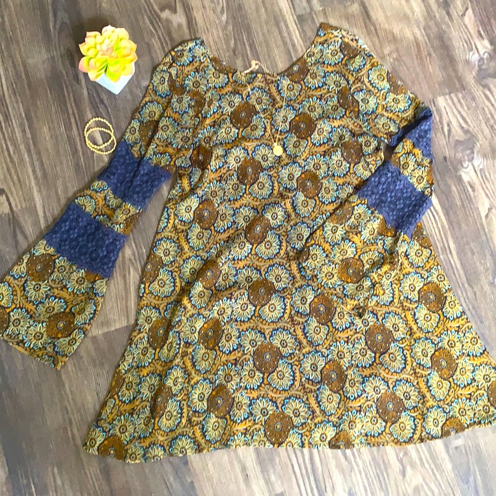 ⭐️ Lace low back mini dress